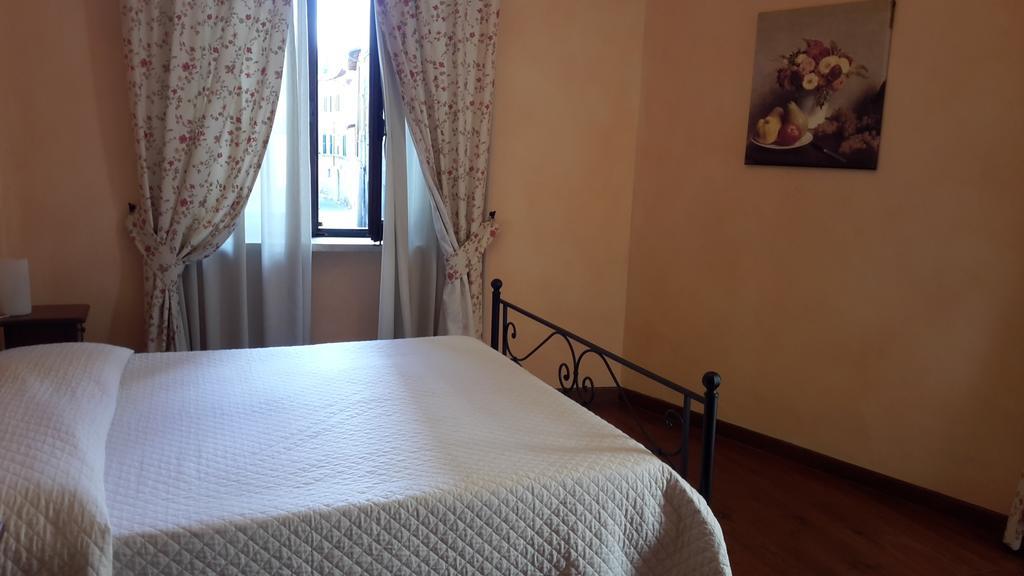 الشقق الفندقية مونتالشينوفي  Residenza Palazzo Saloni المظهر الخارجي الصورة