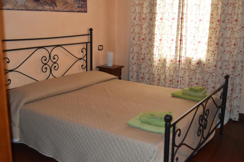 الشقق الفندقية مونتالشينوفي  Residenza Palazzo Saloni المظهر الخارجي الصورة