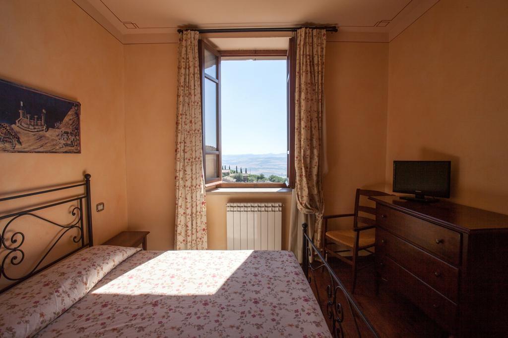 الشقق الفندقية مونتالشينوفي  Residenza Palazzo Saloni المظهر الخارجي الصورة