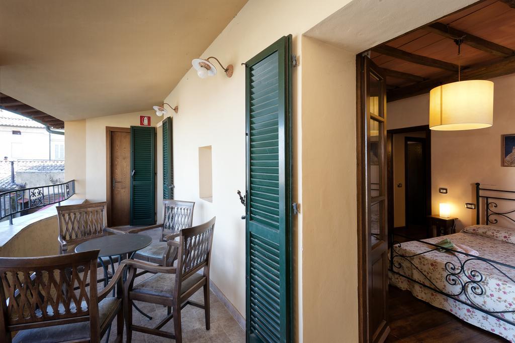 الشقق الفندقية مونتالشينوفي  Residenza Palazzo Saloni المظهر الخارجي الصورة