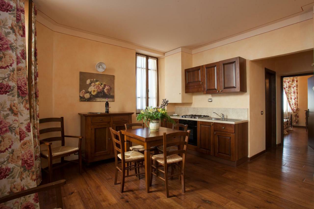 الشقق الفندقية مونتالشينوفي  Residenza Palazzo Saloni المظهر الخارجي الصورة